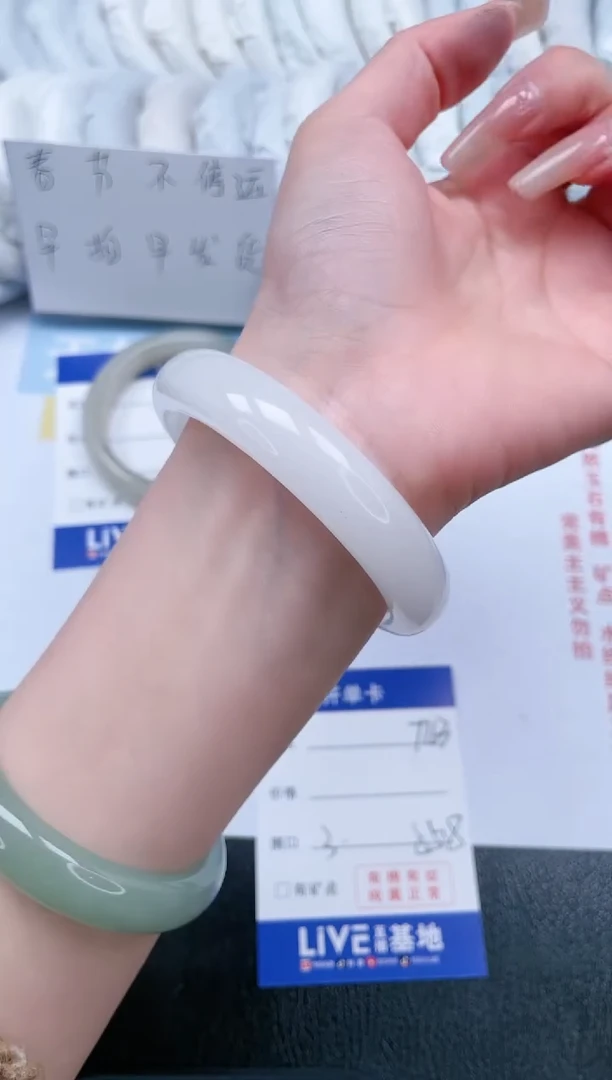 【闪购商品】石英质玉手镯未镶嵌T163-55.8