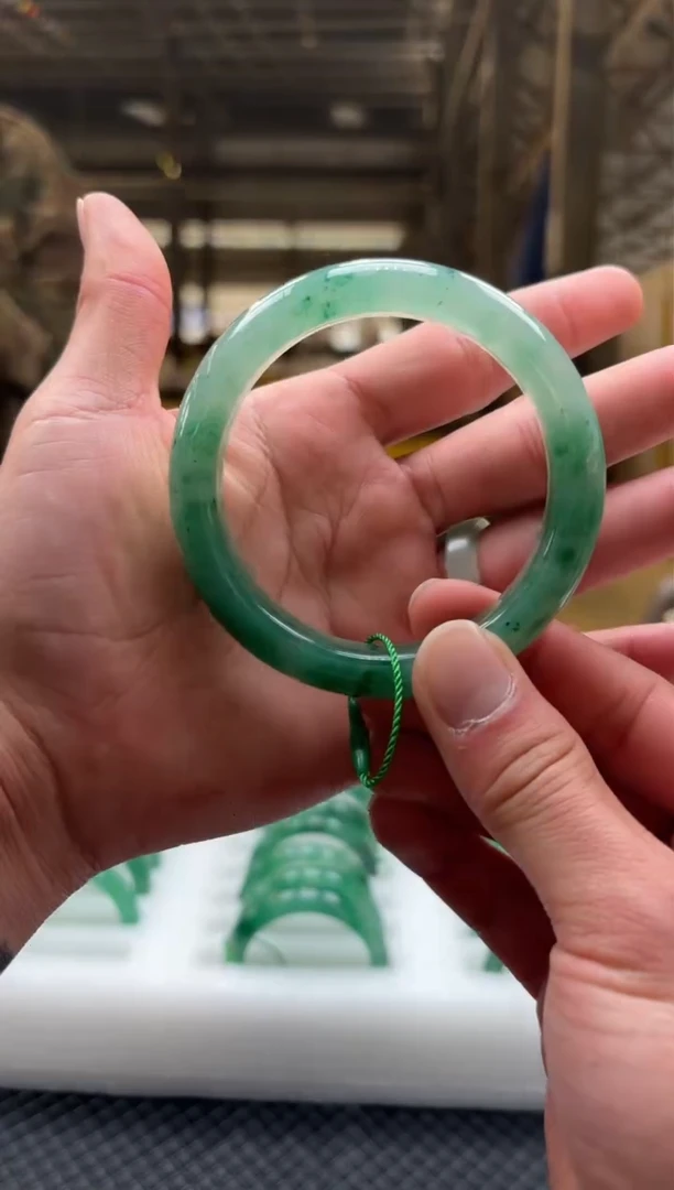 【闪购商品】石英质玉手镯未镶嵌1-天然非洲翠手镯