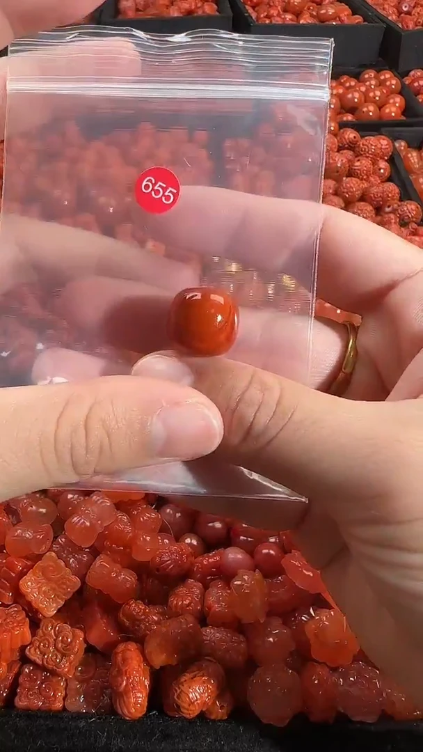 颈饰未镶嵌南红玛瑙1