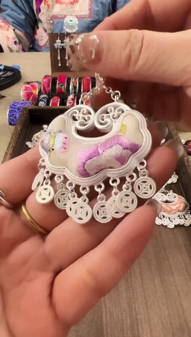 【闪购商品】织绣民族风老绣饰品398