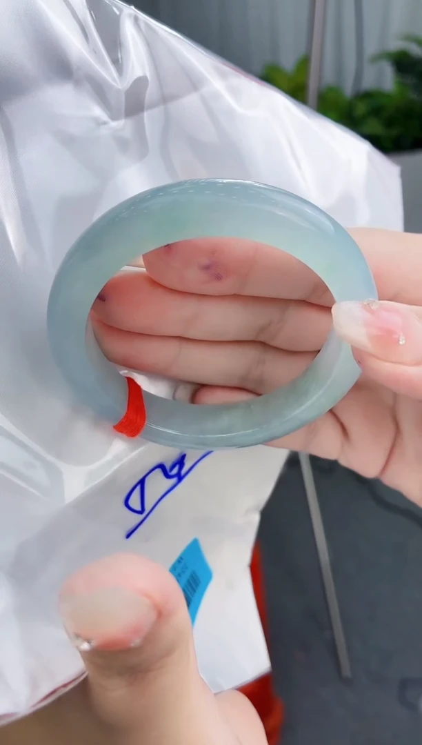 翡翠手镯未镶嵌翡翠手镯