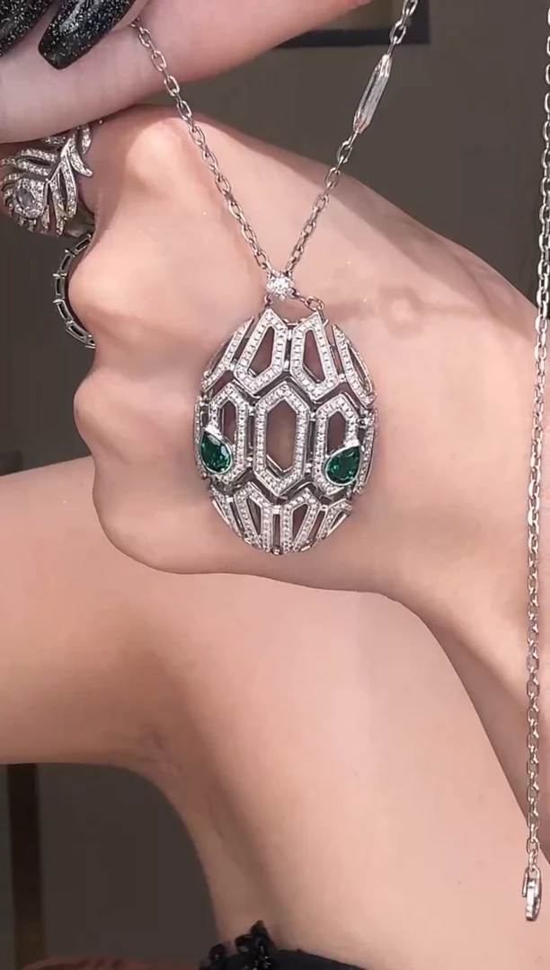 铂Pt950镶嵌项链钻石超大号绿眼睛蛇项链