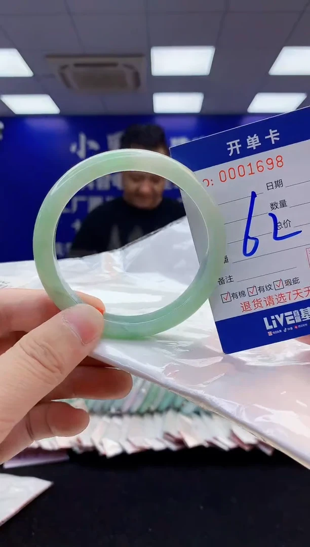 翡翠手镯未镶嵌2天然翡翠默认有瑕完美主义者勿拍