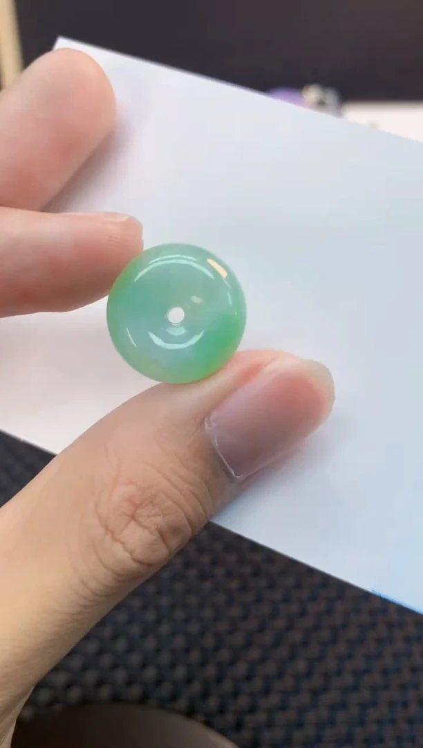 翡翠未镶嵌颈饰       1