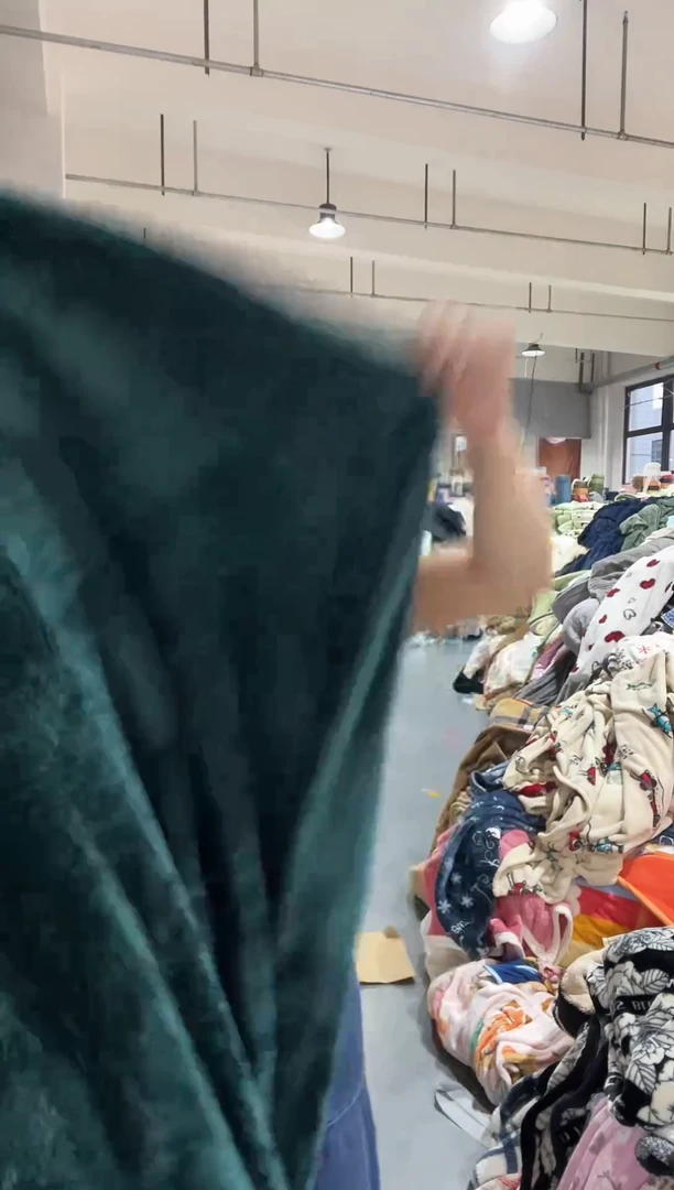 混纺主播手上拿的产品