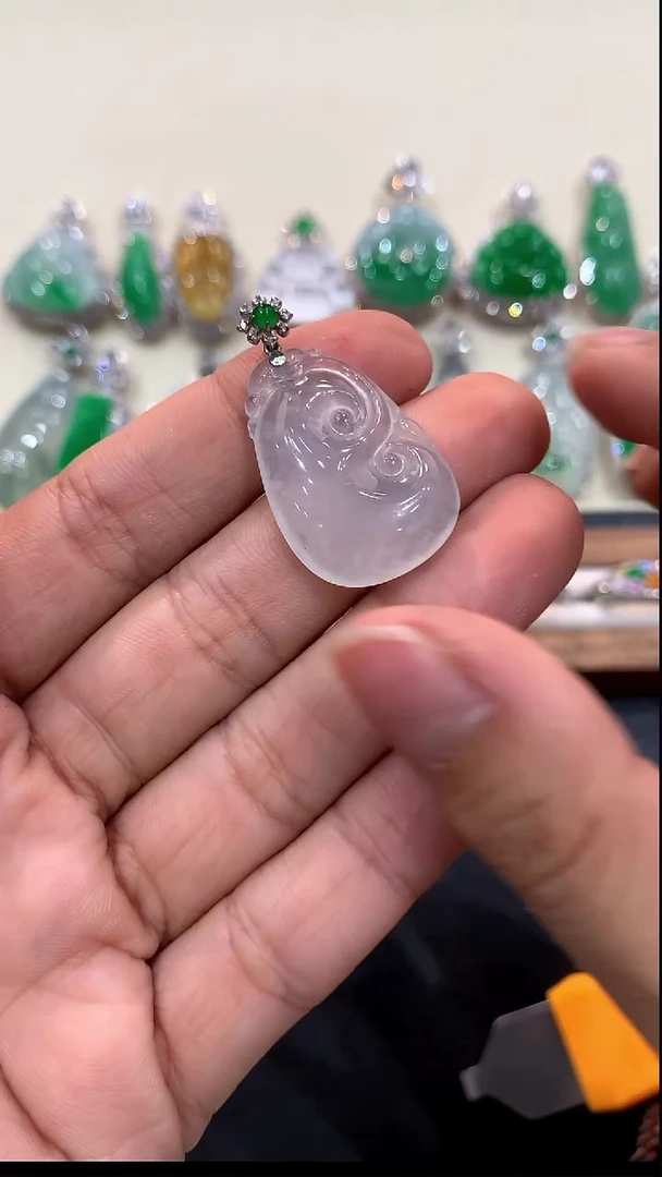 吊坠(不含链)18K金镶嵌翡翠84-如意吊坠