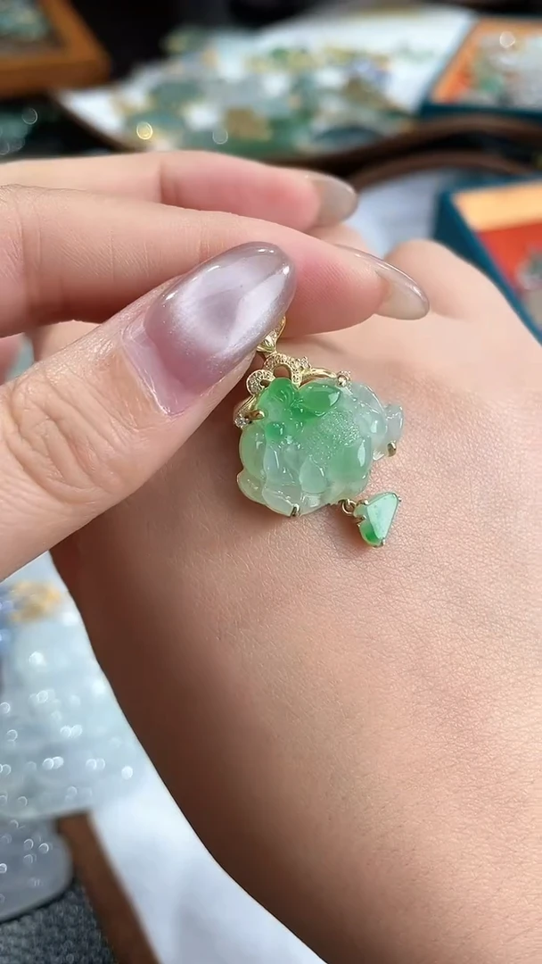 颈饰银S925镶嵌翡翠2026010201