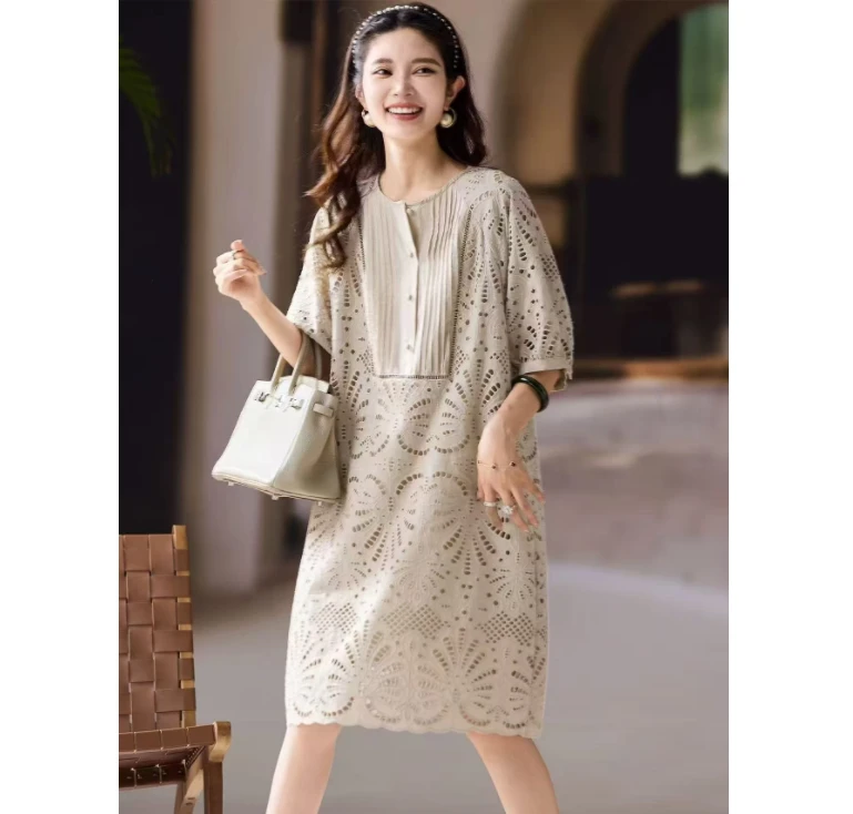 2025夏季新款圆领镂空刺绣连衣裙 LK808