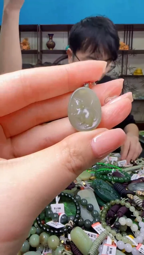 颈饰未镶嵌和田玉1