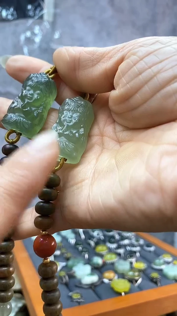 蛇纹石玉未镶嵌手串扎吉娘娘多样性发货其中之一