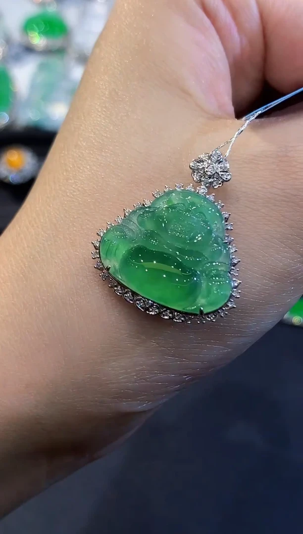 吊坠(不含链)18K金镶嵌翡翠多样性发其一