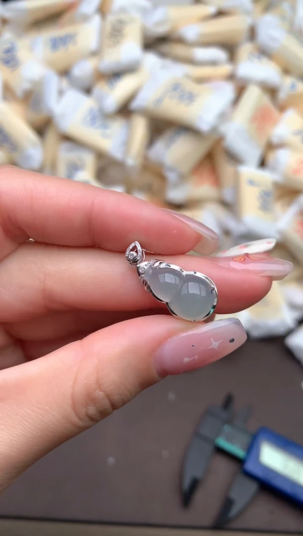 【闪购商品】翡翠挂件18K金镶嵌—