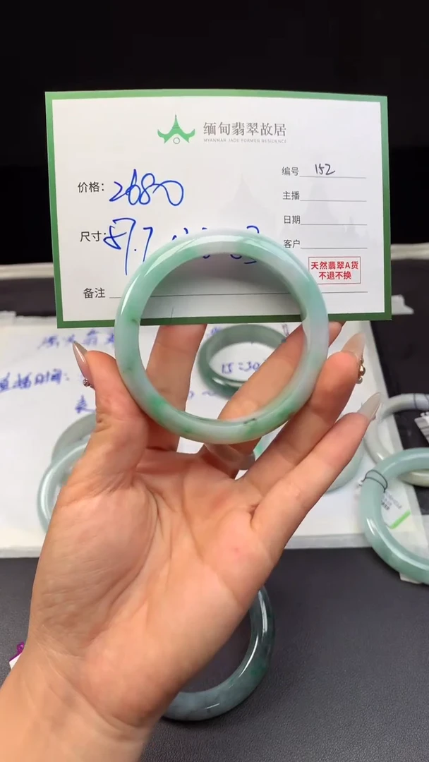 定制翡翠未镶嵌毛货需精细抛光+多人