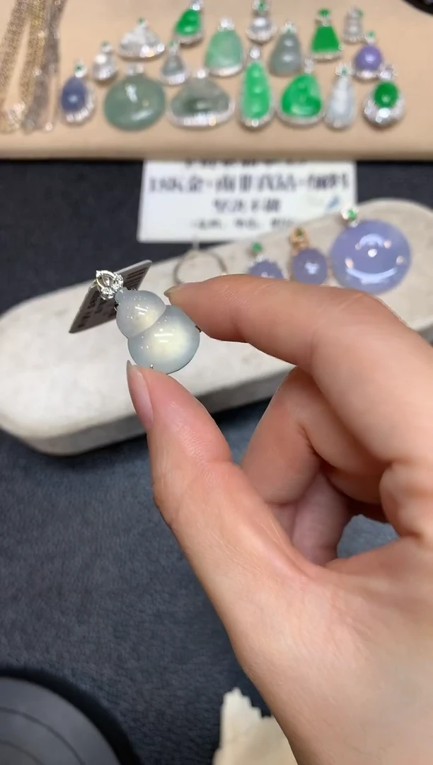 翡翠18K金镶嵌颈饰葫芦【无服务费