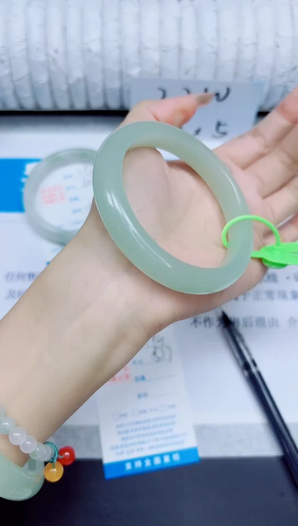 石英质玉手镯未镶嵌194/57