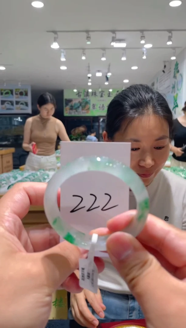 石英质玉（非洲翠）手镯未镶嵌天然冰飘花