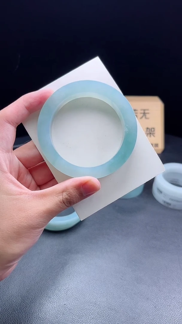 未镶嵌手镯定制翡翠l****i定制