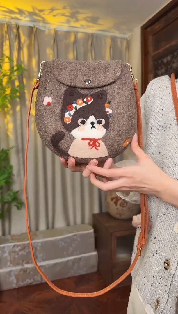 羊毛非遗羊毛毡包 蛋蛋包花环猫咪