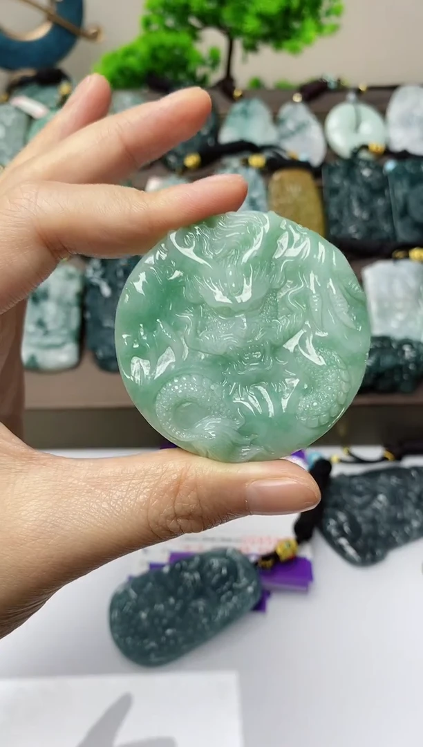 翡翠未镶嵌颈饰