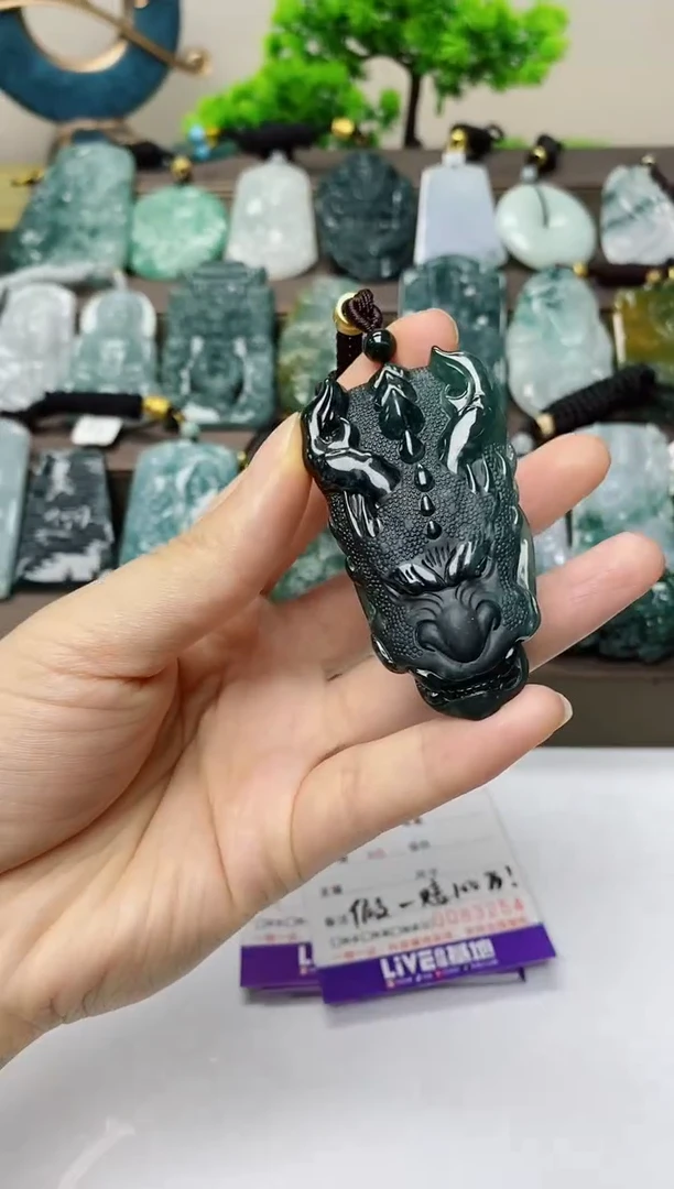 翡翠未镶嵌颈饰