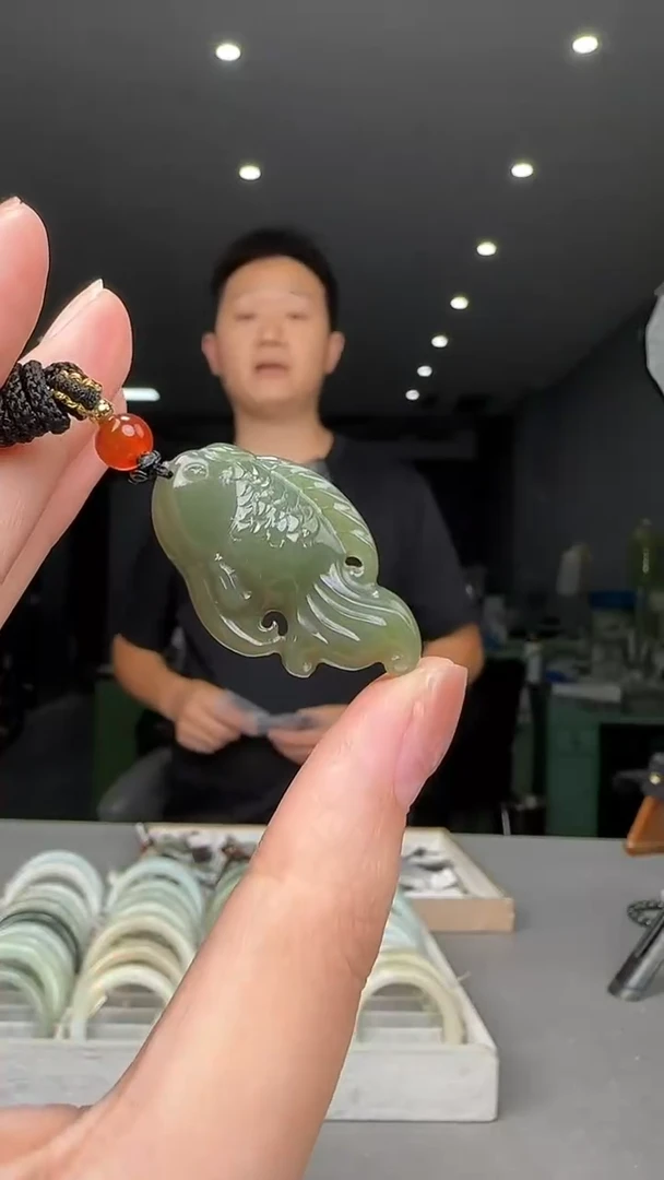 颈饰未镶嵌和田玉鱼