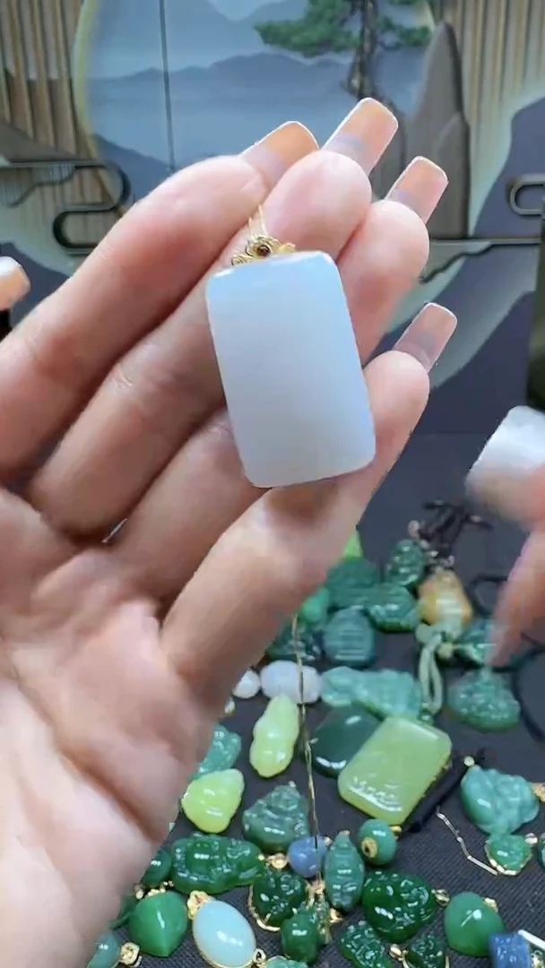 和田玉18K金镶嵌挂件1