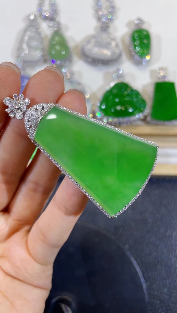 吊坠(不含链)18K金镶嵌翡翠团购11