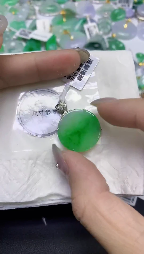 颈饰18K金镶嵌翡翠天然缅甸翡翠A货百元以上9元证书费自理