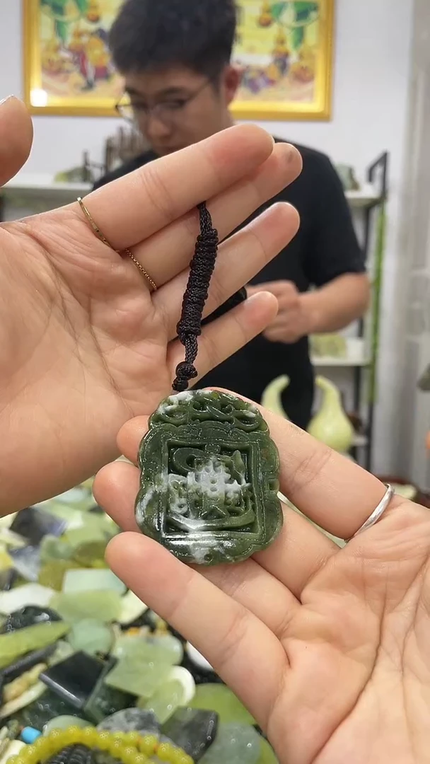 蛇纹石玉未镶嵌吊坠