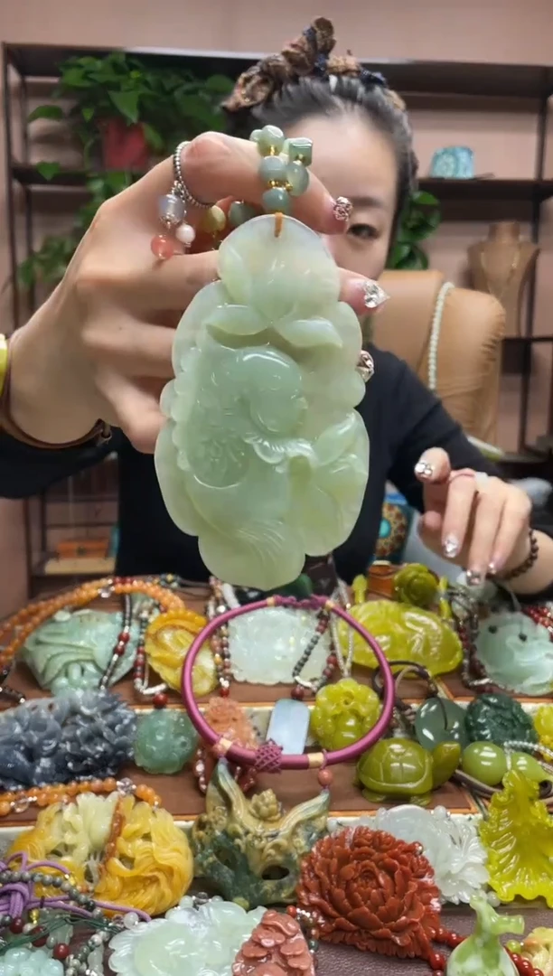 未镶嵌岫玉吊坠·