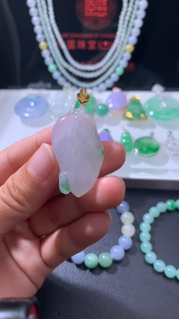 颈饰未镶嵌翡翠