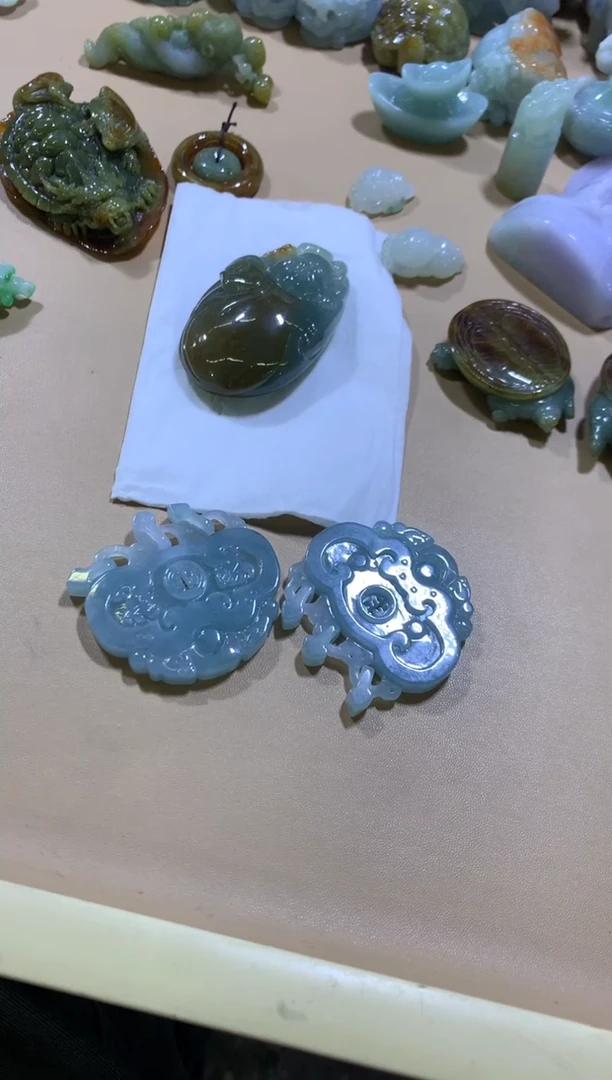 未镶嵌挂件翡翠落***情翡翠摆件