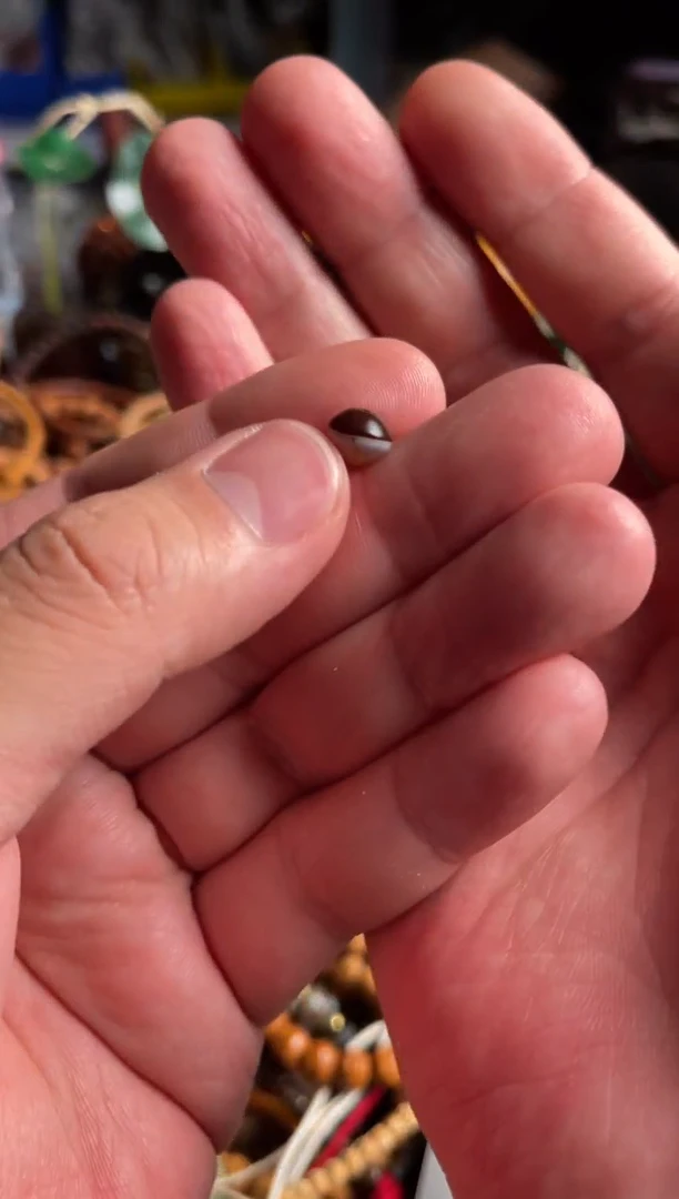 玛瑙/玉髓.未镶嵌王胖子文玩工作室8*7左右小飞碟随机发