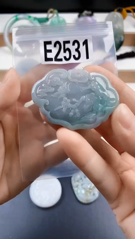 颈饰未镶嵌翡翠天然翡翠吊坠挂件