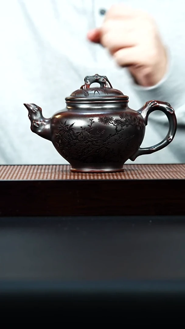 茶壶紫砂报春壶 吴国政