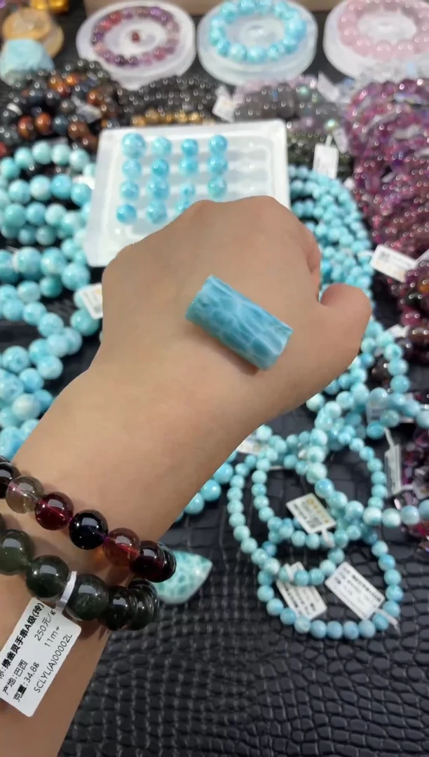 未镶嵌针钠钙石（海纹石）颈饰多米尼加海纹石吊坠