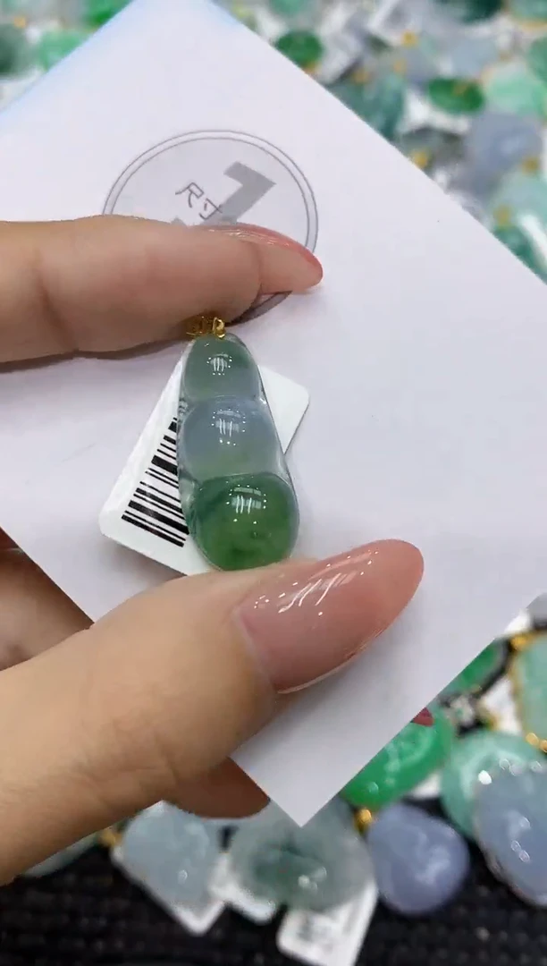 颈饰18K金镶嵌翡翠111111111111