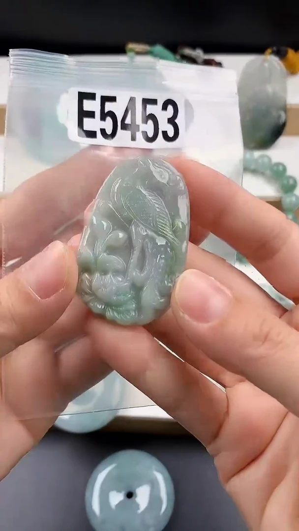 颈饰未镶嵌翡翠天然翡翠吊坠挂件