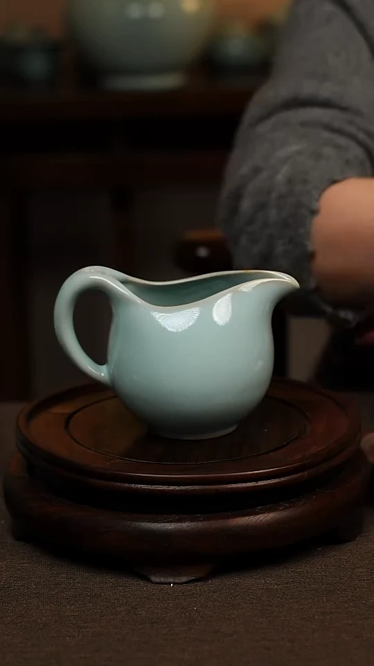 瓷片天青色龙蛋公道220ml微瑕不带礼盒