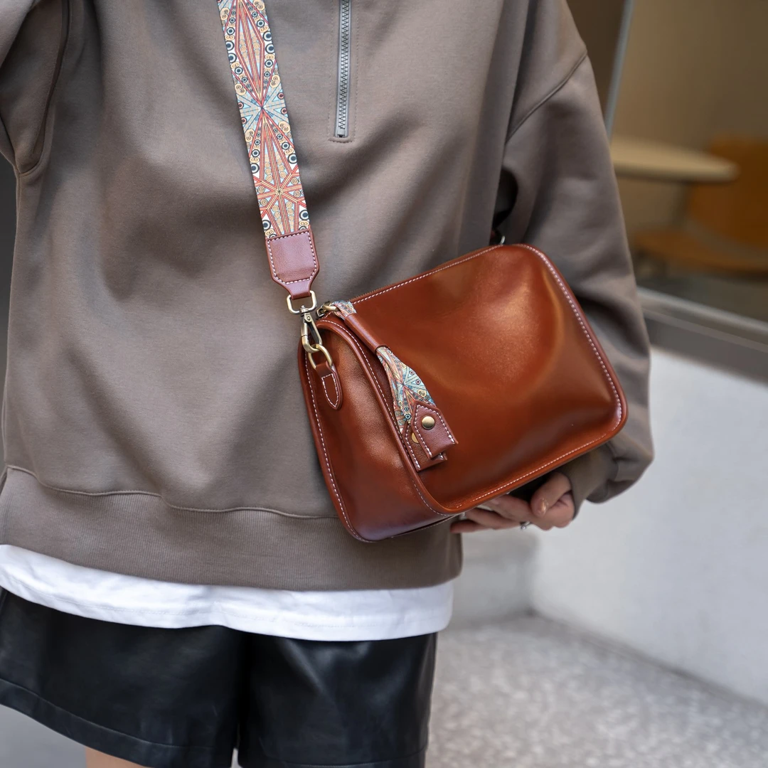 头层牛皮百搭女包单肩斜挎包简约女包拉链饺子包