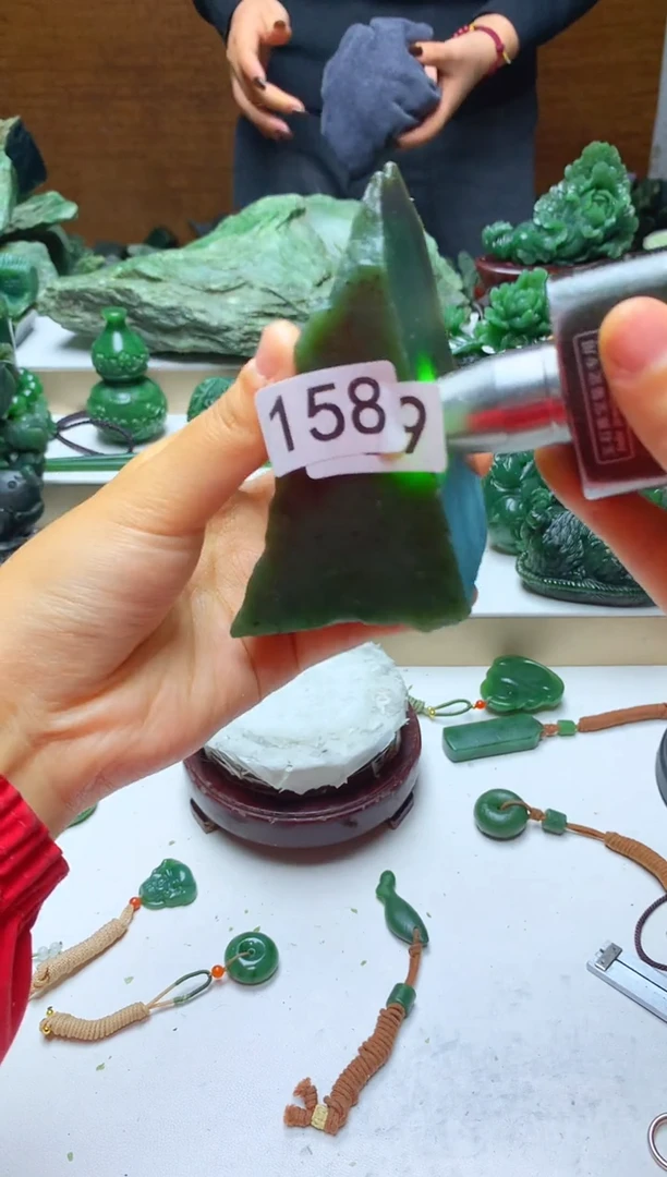 未镶嵌和田玉摆件1