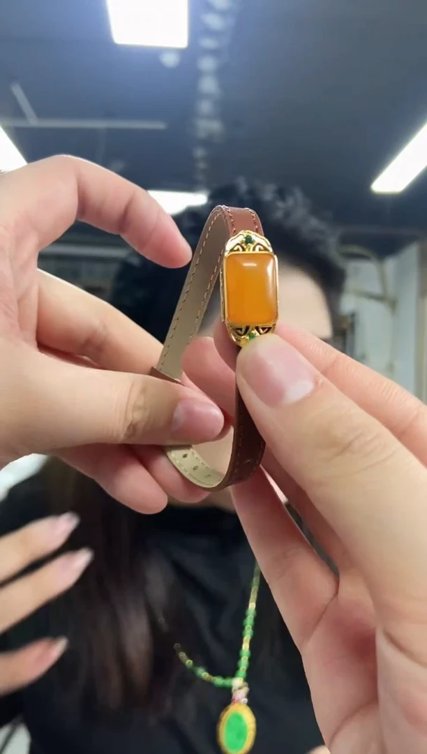【闪购商品】蜜蜡裸石未镶嵌多样性发其一颜色微差