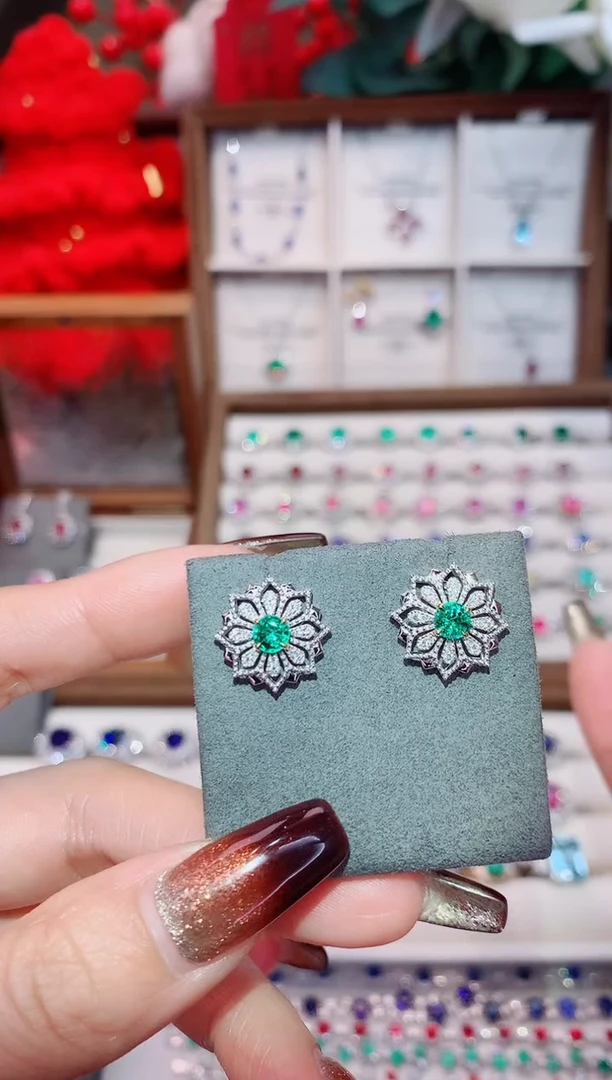 18K金镶嵌耳饰祖母绿0.68ct/天然宝石/七天无理由