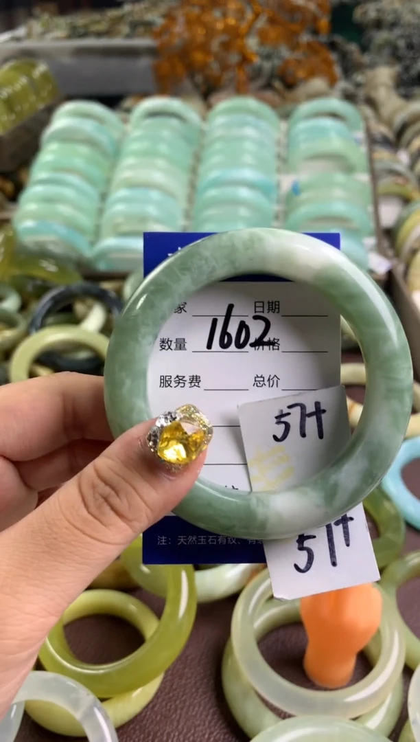 【闪购商品】蛇纹石玉手镯未镶嵌1602