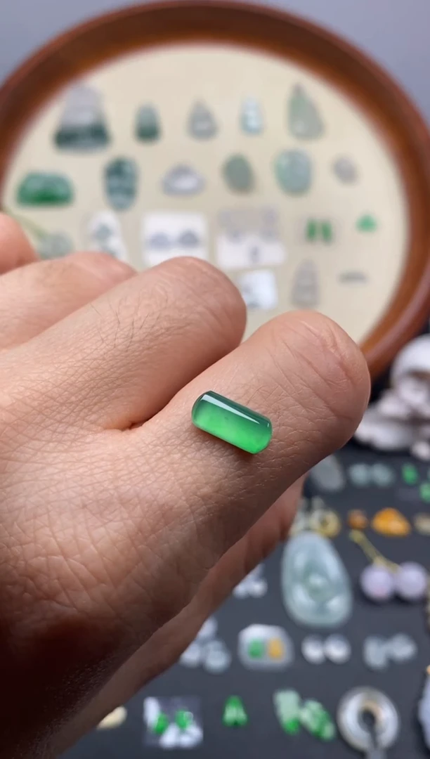 颈饰未镶嵌翡翠冰阳緑马安/芬