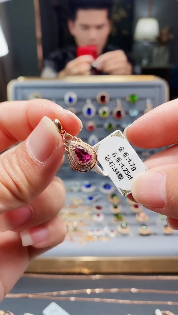 【闪购商品】碧玺颈饰18K金镶嵌1.25.