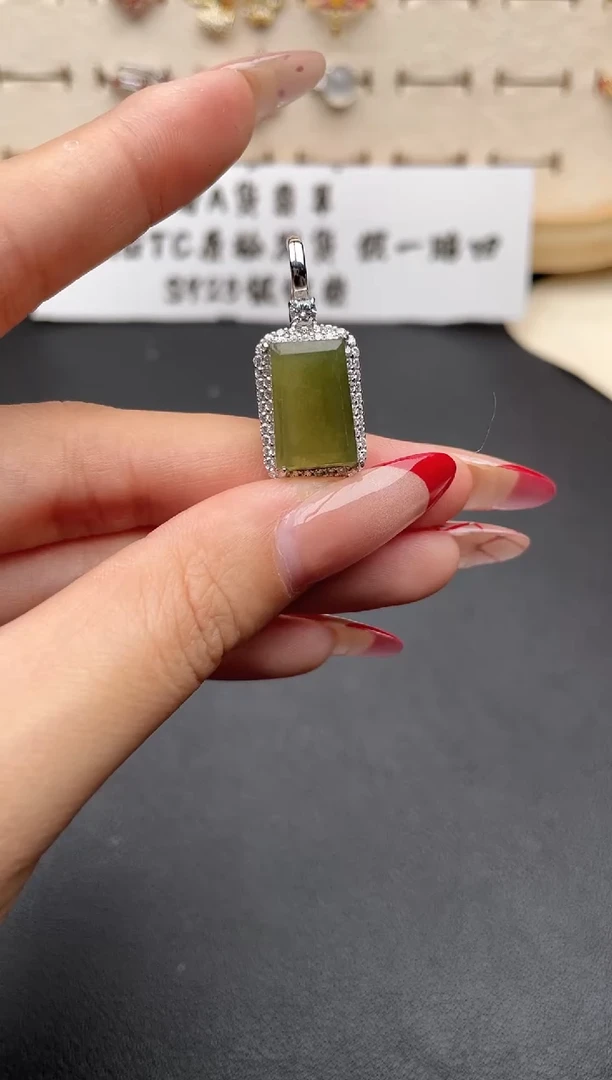 【闪购商品】翡翠吊坠(赠链)银S925镶嵌一物一证一礼盒