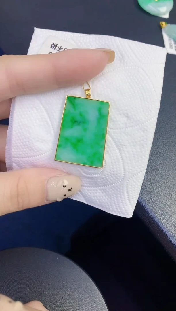 颈饰18K金镶嵌翡翠缅甸天然翡翠A货