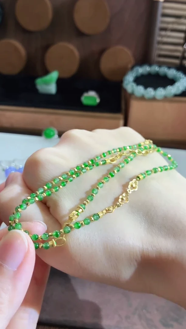 颈饰18K金镶嵌翡翠珠串