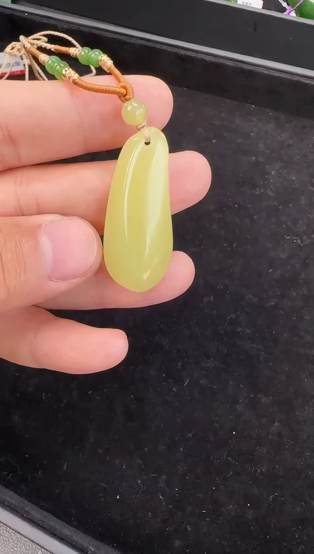 颈饰未镶嵌和田玉随性吊坠